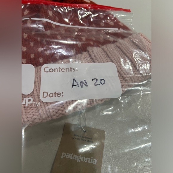 Patagonia Women's Snowbelle Beanie Ridge Burl Red NWT Recycled Wool Orange - Picture 8 of 8